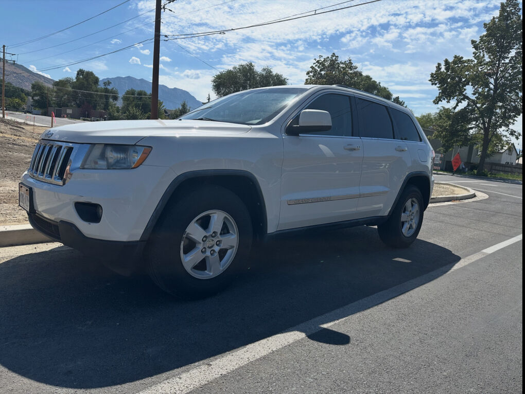 2011 JEEP GRAND CHEROKEE Laredo