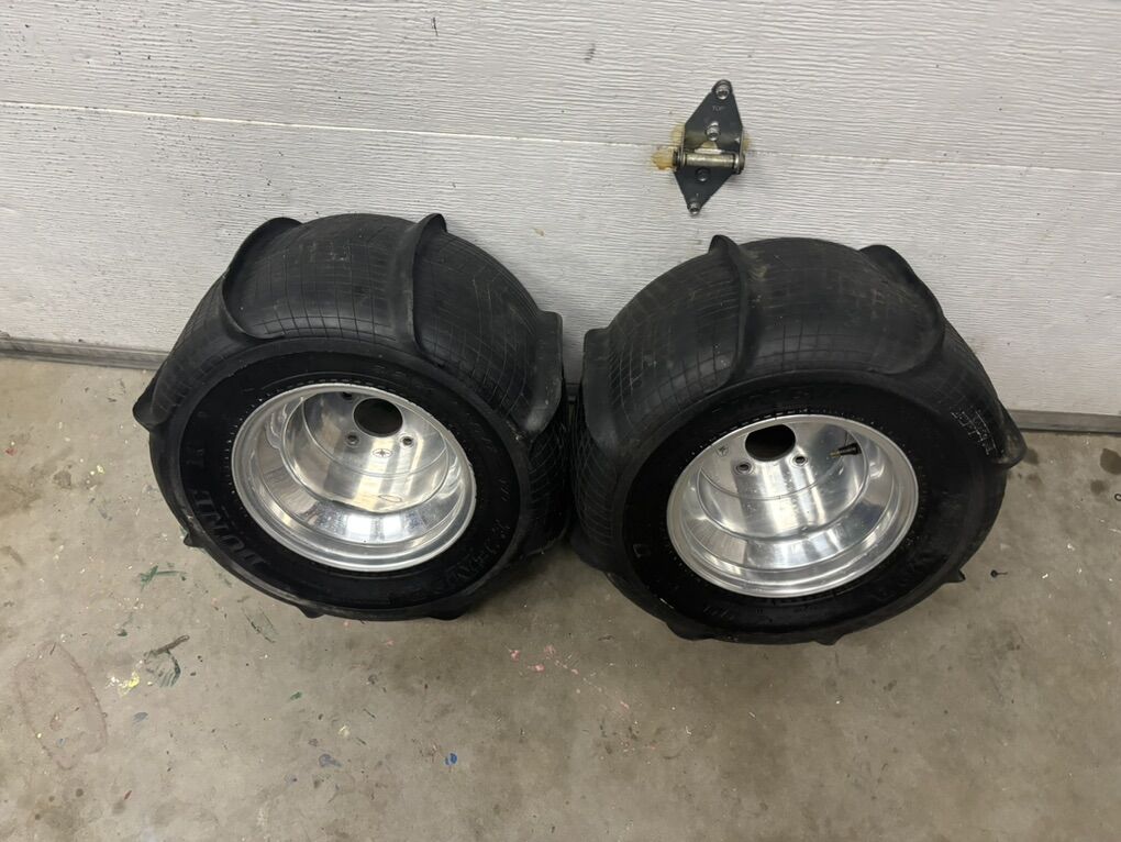 22x1100-10 dune runner paddle tires