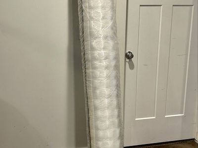 New King Hybrid Mattress 12 Inch Still Sealed