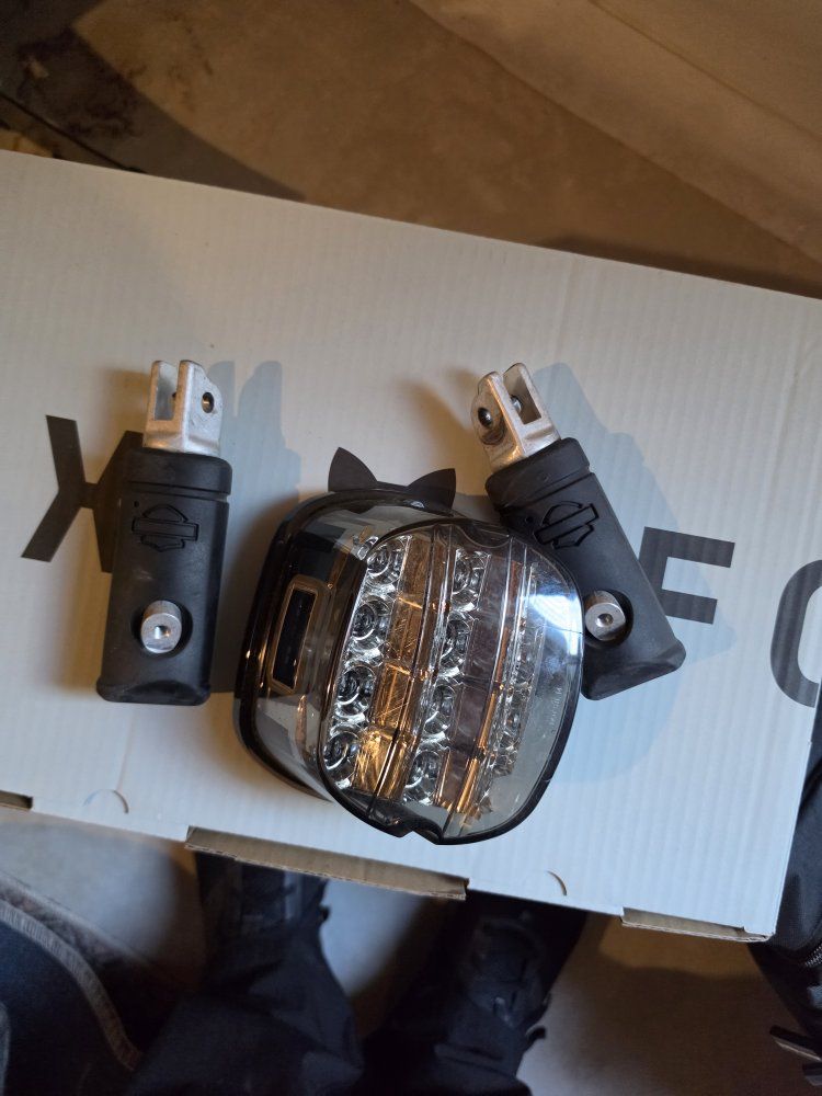 Oem headlight, tail light, mirrors and pegs for 2023 low rider s