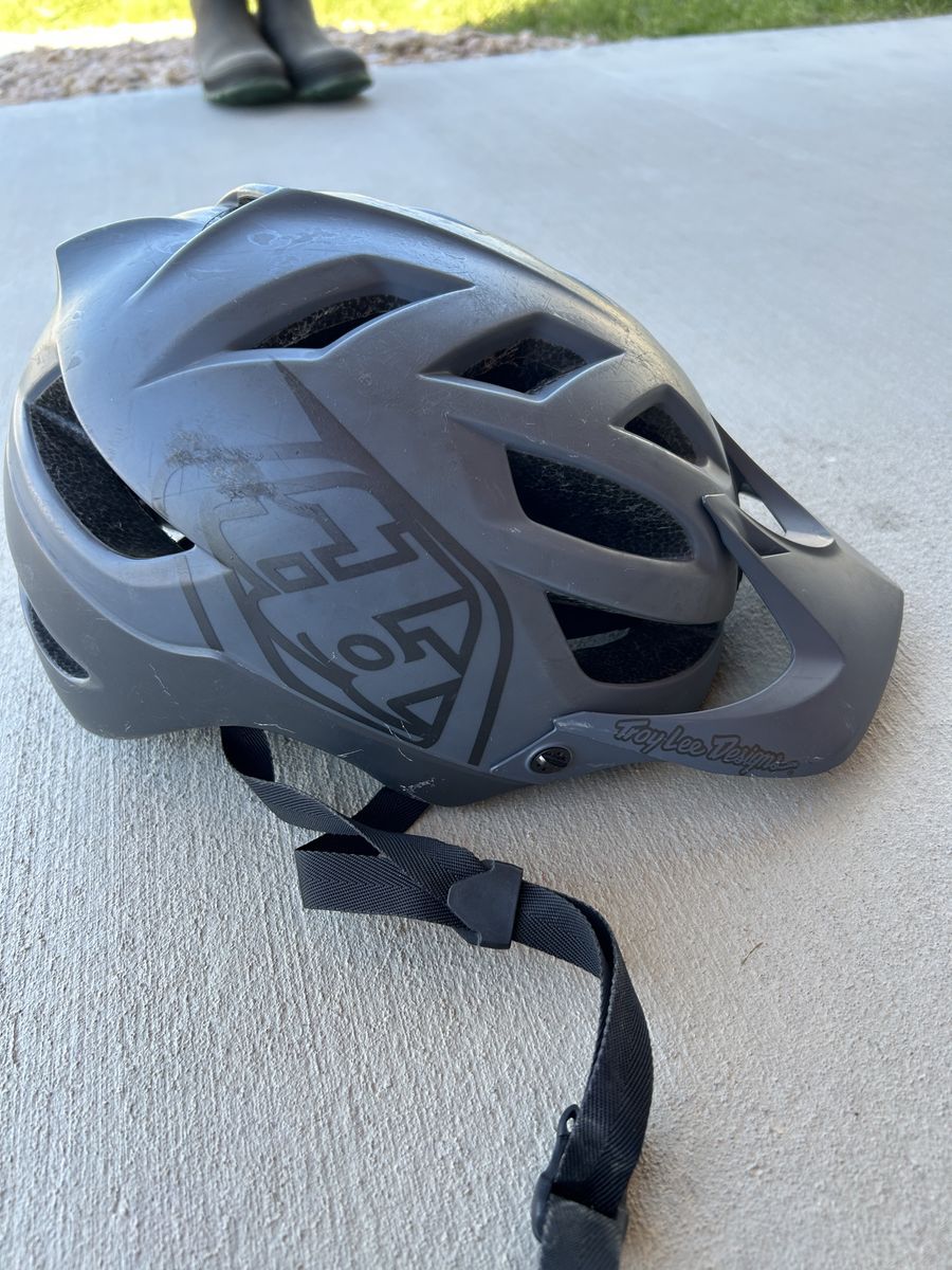 Mountain bike helmet- Troy Lee designs - medium
