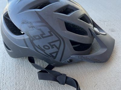 Mountain bike helmet- Troy Lee designs - medium