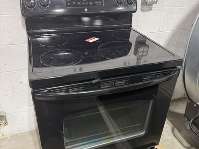 GE Electric Range with Smooth Top & Self-Cleaning Oven - Black (Used)