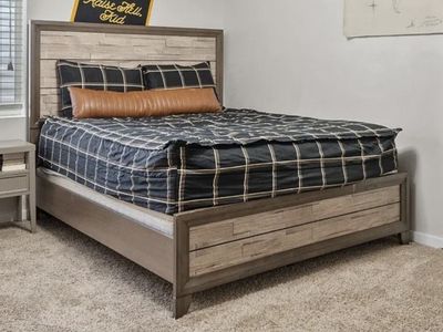 Rustic Farmhouse Style Queen Size Bed Frame with Wood Panel Headboard and Footboard