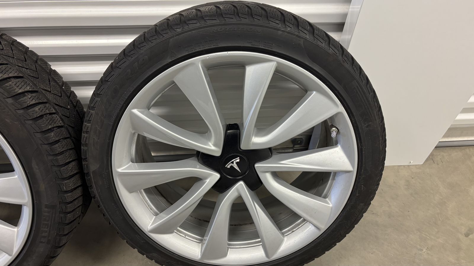 Tesla Model 3 19" Sport wheels with winter tires