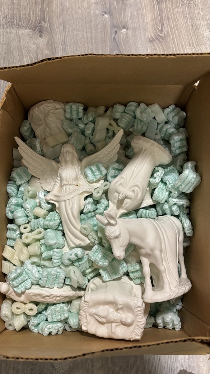 Beautiful White Nativity Scene Excellent Condition