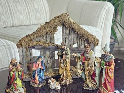 Kurt S. Adler 6" Resin Nativity Set 7 Piece with Creche