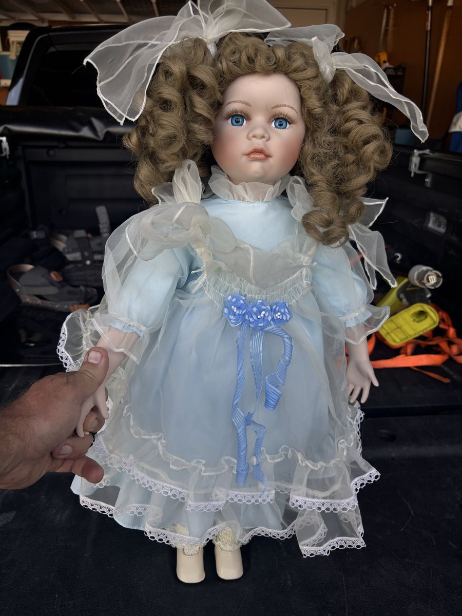 Vintage treasures forever limited edition Porcelain Doll 1037/4000