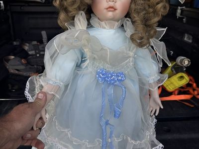 Vintage treasures forever limited edition Porcelain Doll 1037/4000