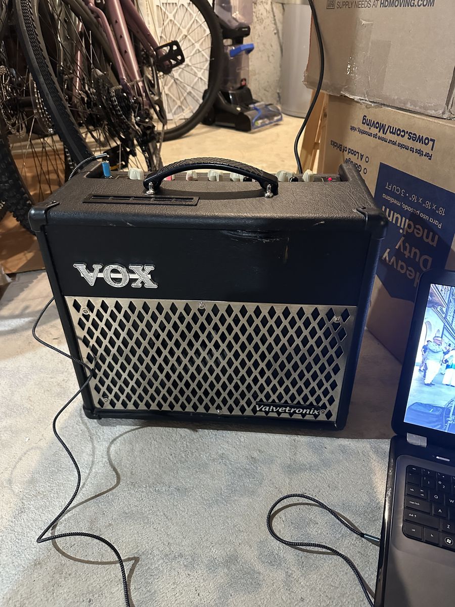 VOX Valvetronix VT15 ELECTRIC GUITAR AMP , 28 WATTS