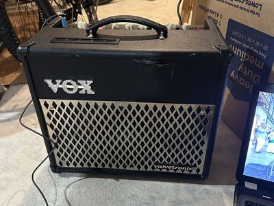 VOX Valvetronix VT15 ELECTRIC GUITAR AMP , 28 WATTS