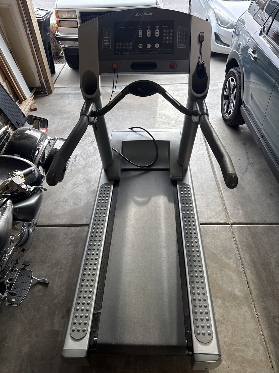 Life fitness commercial treadmill