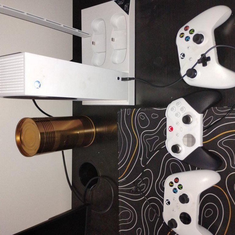 Xbox series s with two controllers and one pro