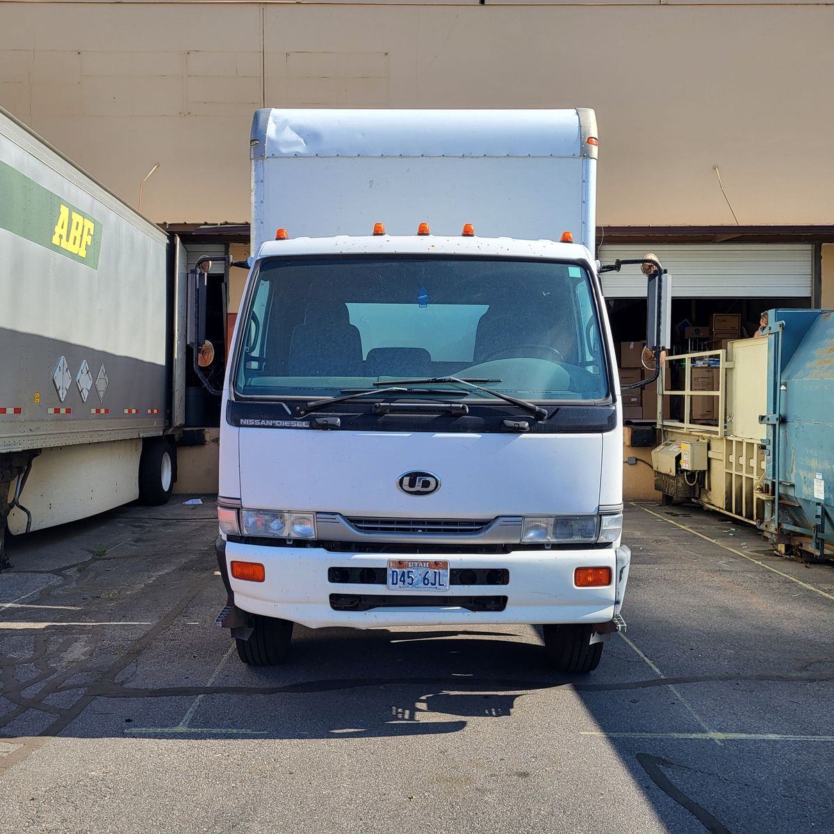 2004 Nissan Diesel UD2600 24’ Box Truck - ONLY 118k Miles - NON-CDL - Liftgate