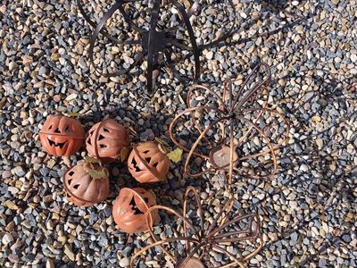 Rustic Metal Fall and Halloween Decor