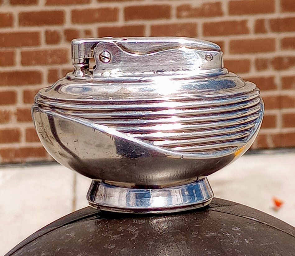 Vintage Ronson Lotus table lighter