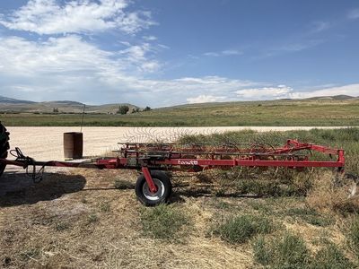 Tonutti V10 hay rake