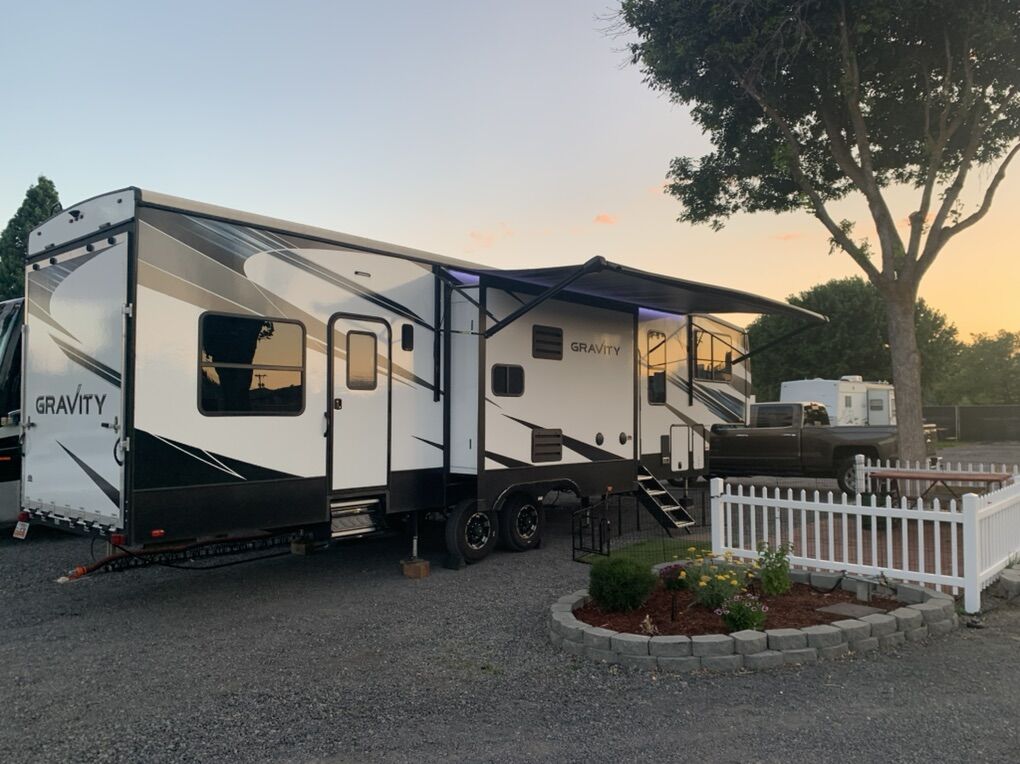 2023 5th Wheel Toy Hauler Camper