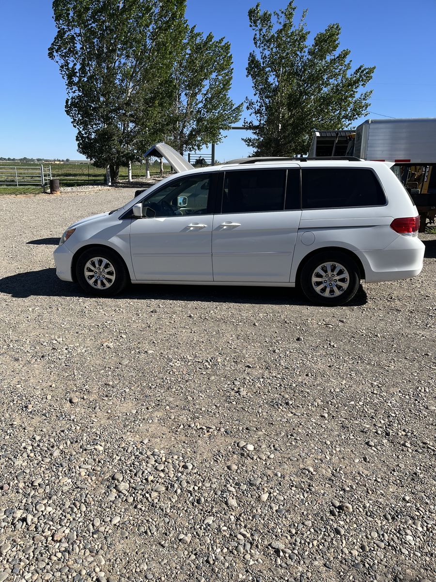 Honda Odyssey Minivan - Used (217,190 miles)