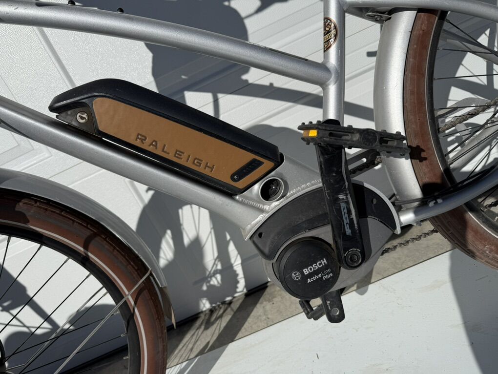 Raleigh Retroglide Electric Bike In Silver