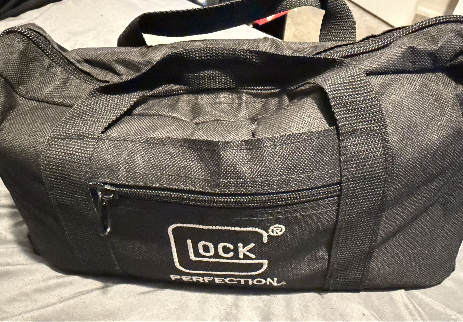 Glock ammo/carry bag & 5 Glock mags