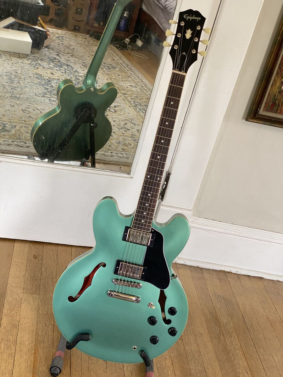 Epiphone Semi-hollowbody Guitar