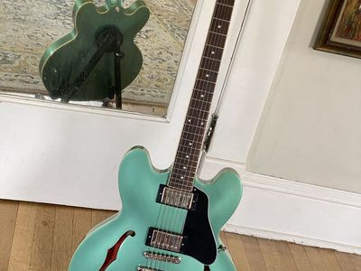 Epiphone Semi-hollowbody Guitar