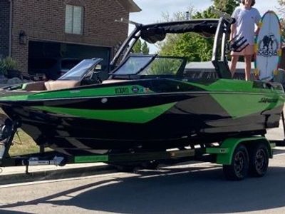 2019 Supreme S238 Wakeboard Boat - Green & Black, Great Condition 407 hours
