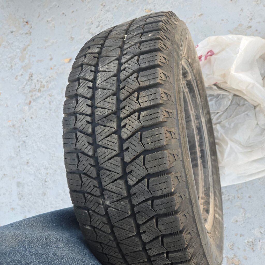 215 60 16 Snow tire
