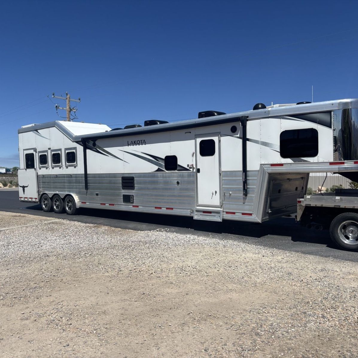 2021 Lakota Bighorn LQ 4horse