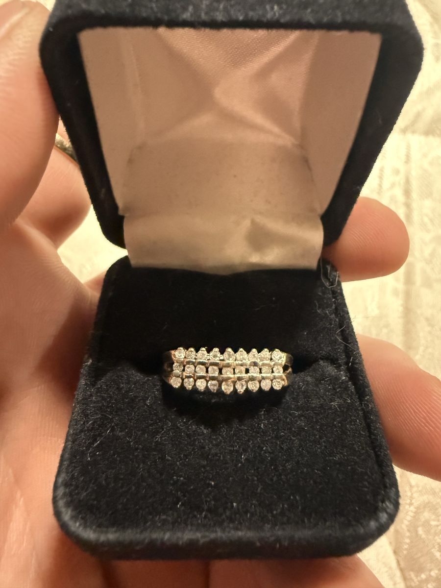 Diamond Cluster Ring 10k -estate sale