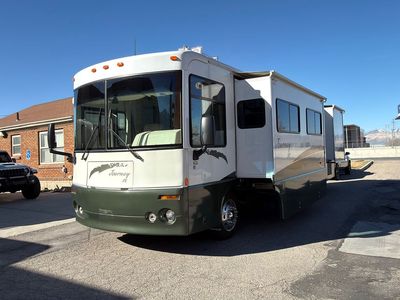 2002 Winnebago Journey 36GD Pusher with 2 Slides