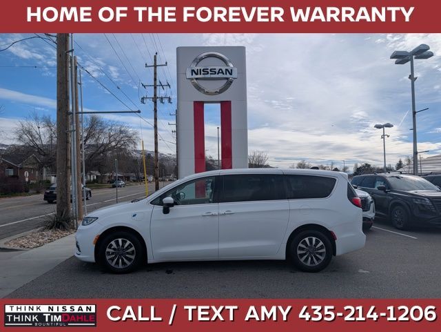 2023 Chrysler Pacifica Plug-In Hybrid Touring L