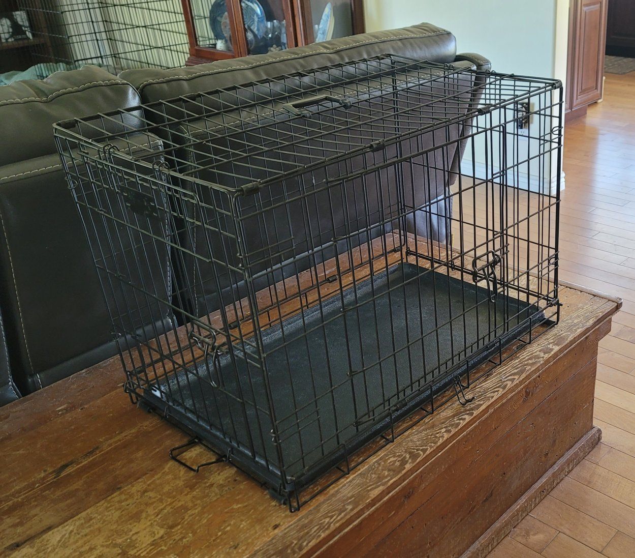 Small/Medium Wire Dog Crate Kennel 18 X 30 X 21 Collapses for Easy Transport 2 Door Entry and Handle