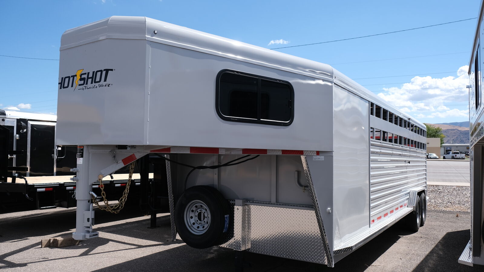 2026 Trails West Hot Shot GN 7'6"X25 STRAIT TACK PACKAGE