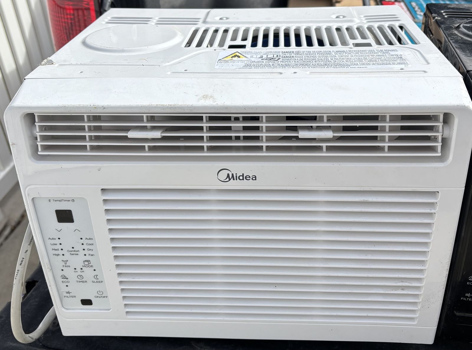Window air conditioning units