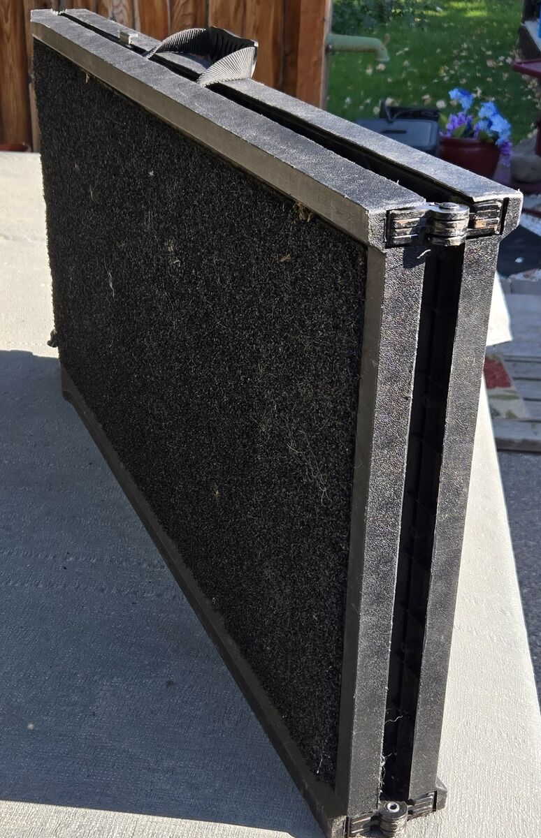 Folding Pet Ramp Heavy Duty Carpeted Very Nice Shape