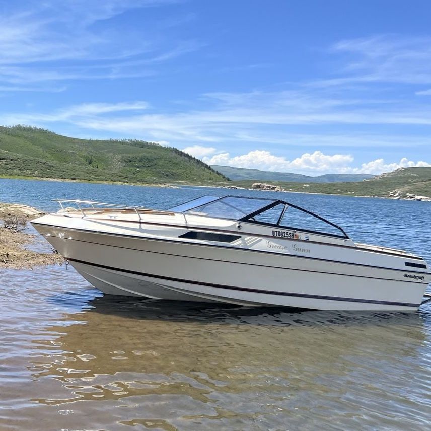 1983 21FT Beachcraft Cuddy Cabin