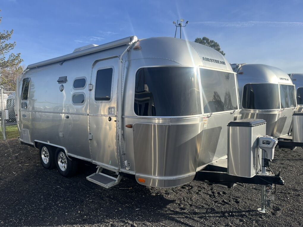 2017 AIRSTREAM FLYING CLOUD 23D - READY TO GO!