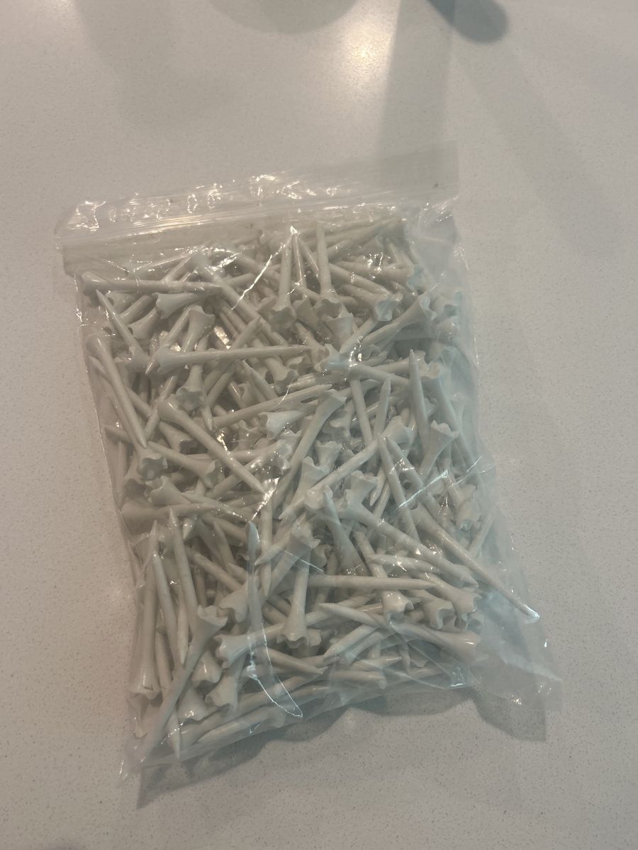 200 Count White Plastic Golf Tees - Durable
