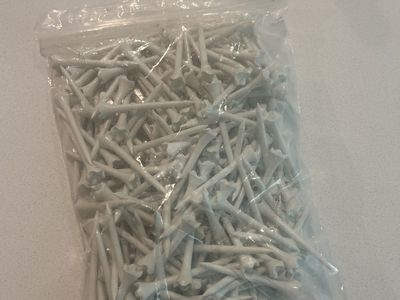 200 Count White Plastic Golf Tees - Durable