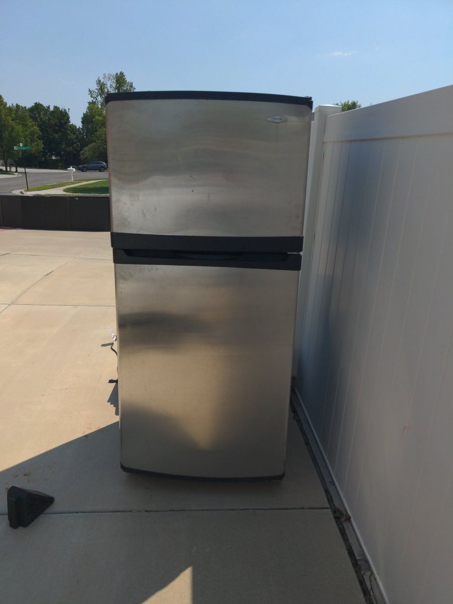Whirlpool Stainless Steel Top-Freezer Refrigerator