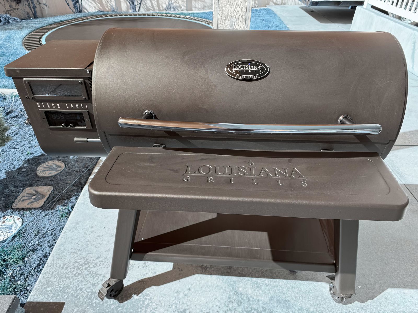 1200 Black Label Pellet Grill and Smoker with WiFi Control in Black plus Cover