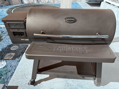 1200 Black Label Pellet Grill and Smoker with WiFi Control in Black plus Cover