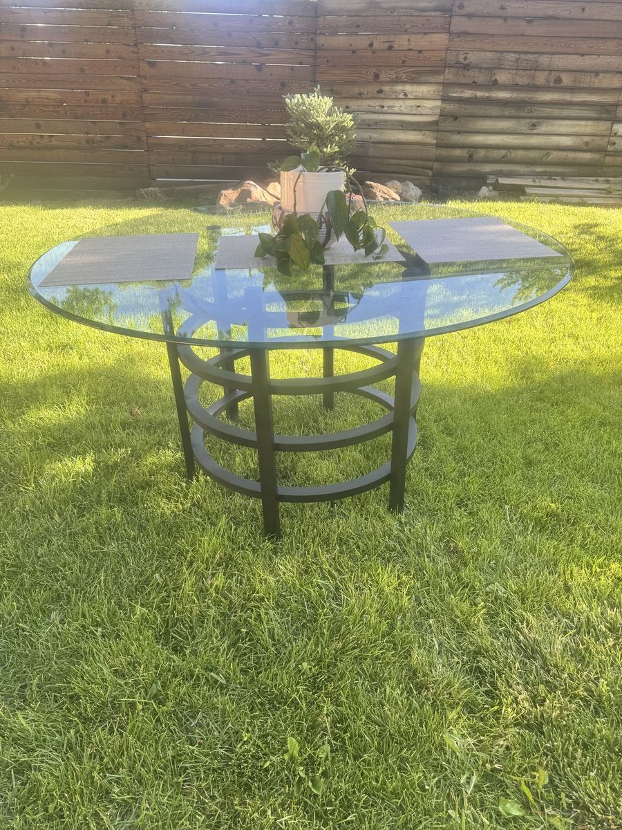Cast aluminum indoor outdoor pedestal table