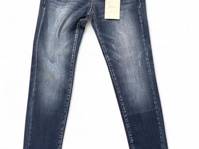 KanCan Los Angeles Distressed Wash Denim Jeans Size 9 / 28