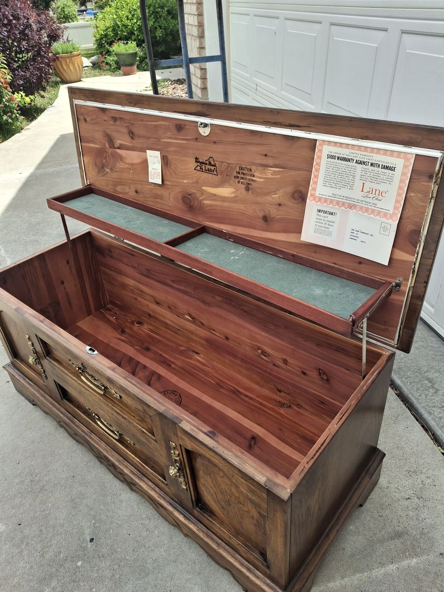 large cedar hope chest/isabela