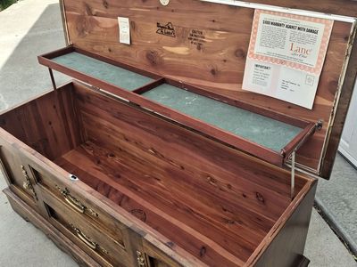 large cedar hope chest/isabela