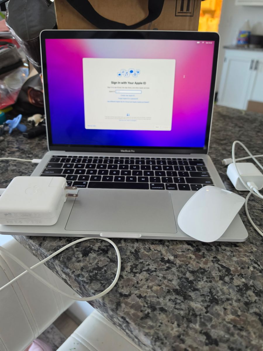 MacBook Pro 2017 W/ Magic Mouse