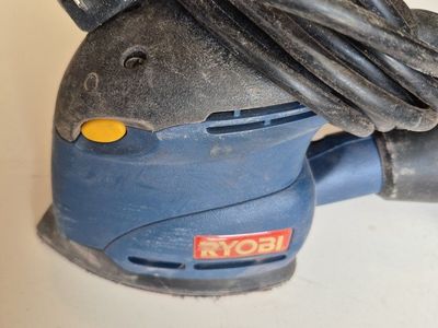 Ryobi CFS1501 5.5-Inch Corded Corner Cat Finishing Sander